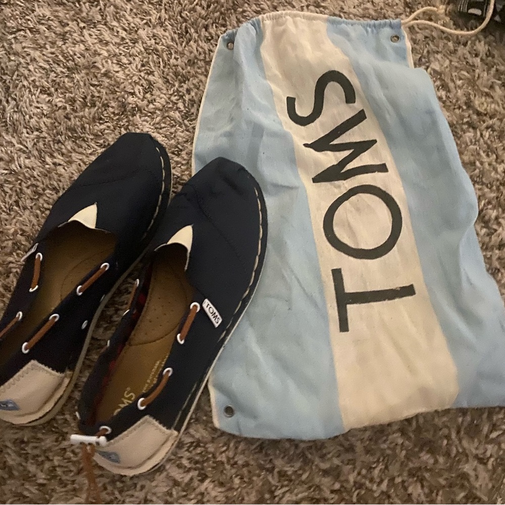 Tom’s shoes with dust bag
